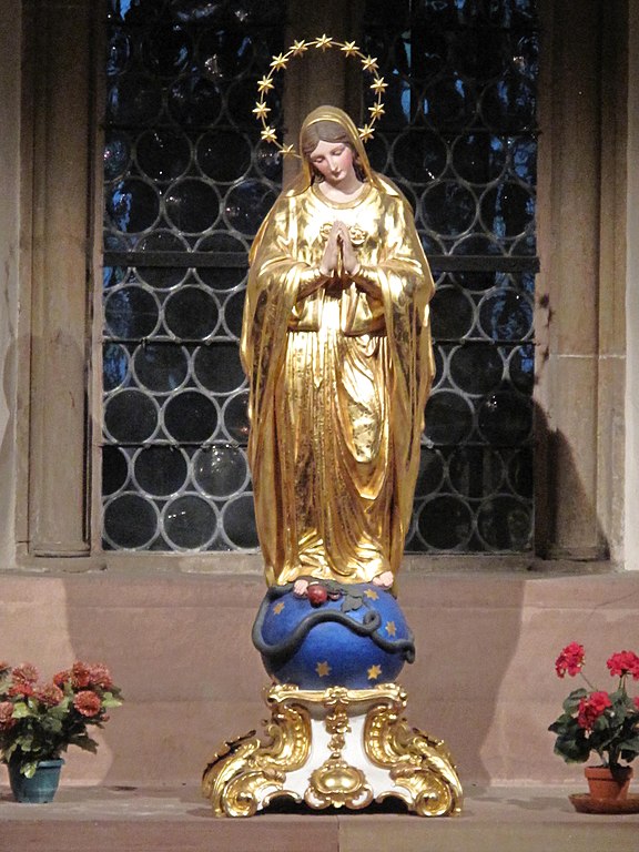 Statue of Virgin Mary in the transept of the cathedral of Strasbourg, France. Credit: Wikimedia Commons.